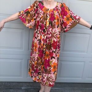GO SOFTLY PATIO HOUSE DRESS    SIZE MEDIUM